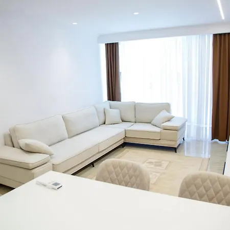 Shomez アパート ティラナ