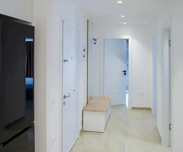 Shomez Διαμέρισμα Τίρανα